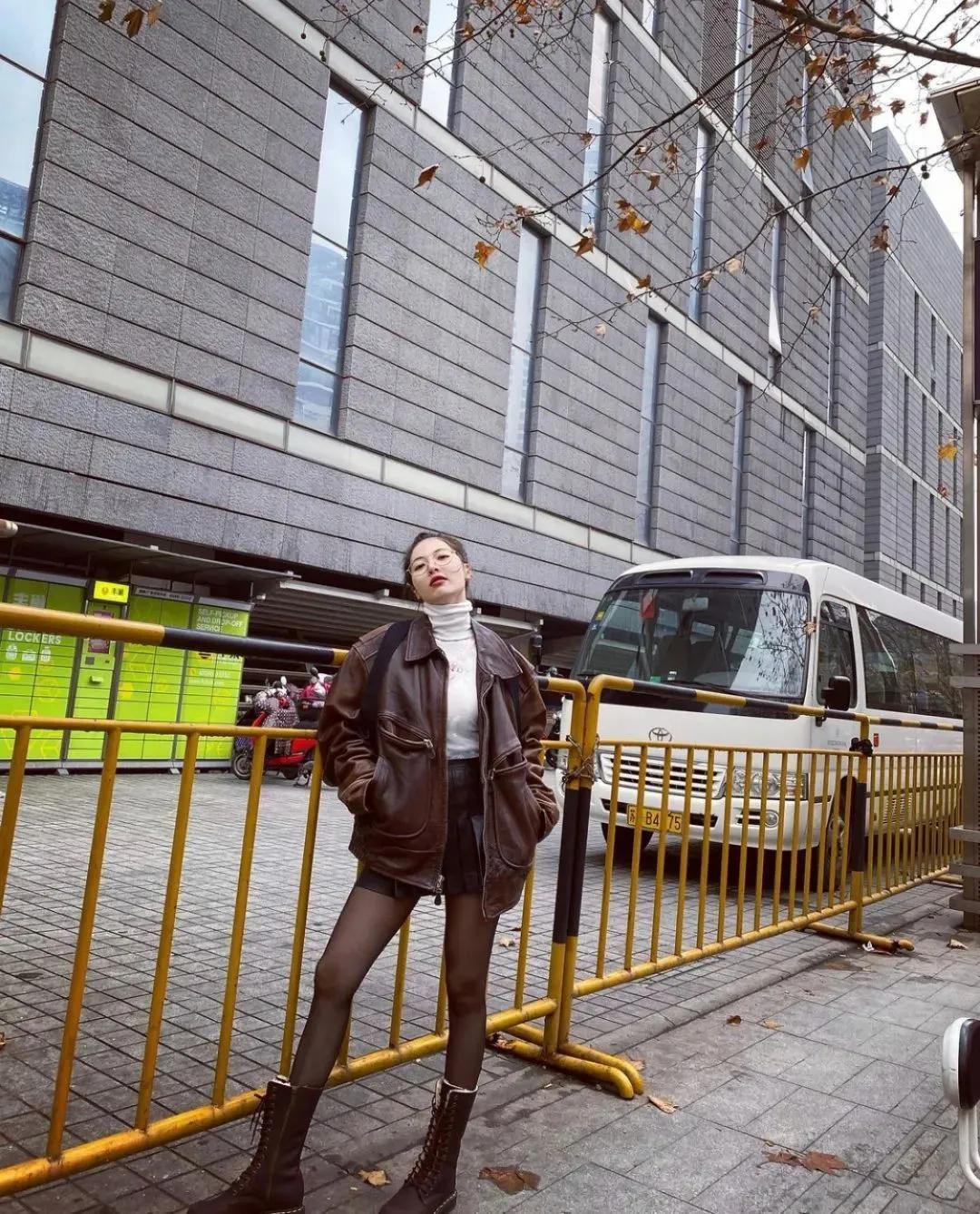 谁说丝袜不能配凉鞋,谁说丝袜一定要配高跟