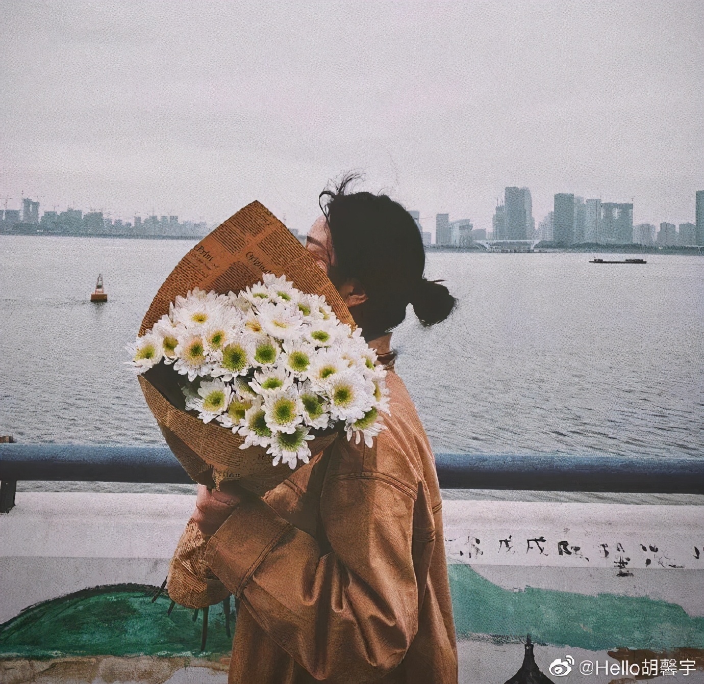 模特拍照姿势怎么调,模特拍视频如何保持松弛感