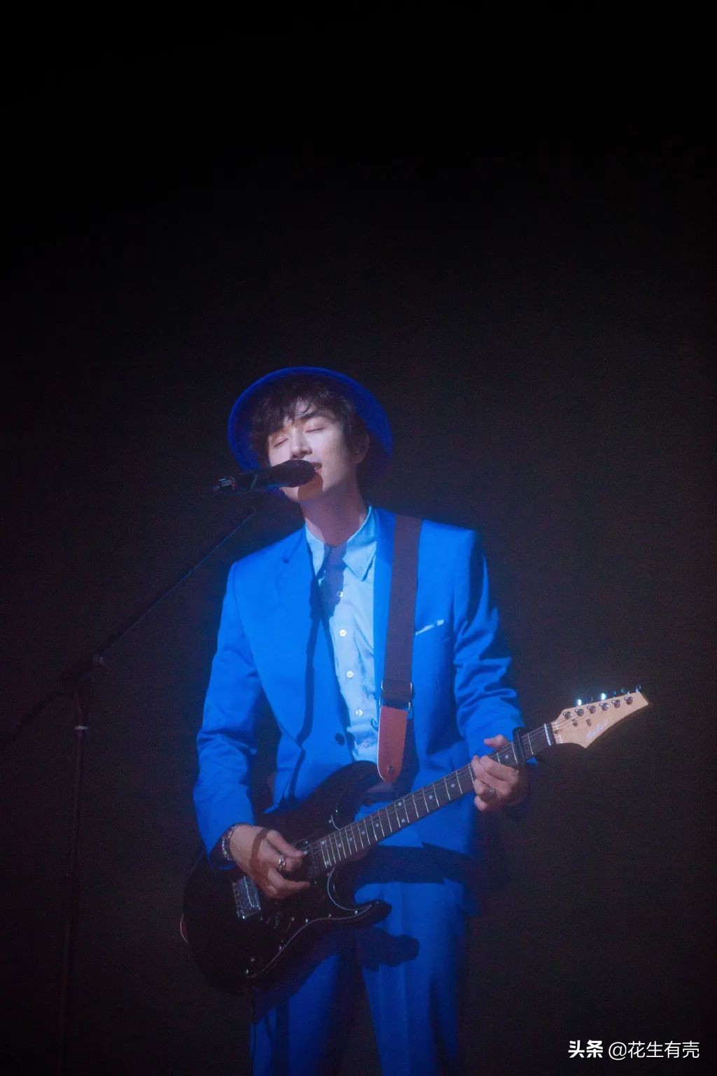 7年之后再次相遇韩剧,戚薇和李承铉跨年晚会双向奔赴