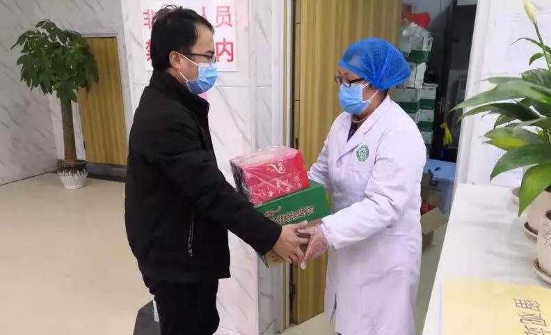 爸爸抱抱我原视频,爸爸抱抱我前奏