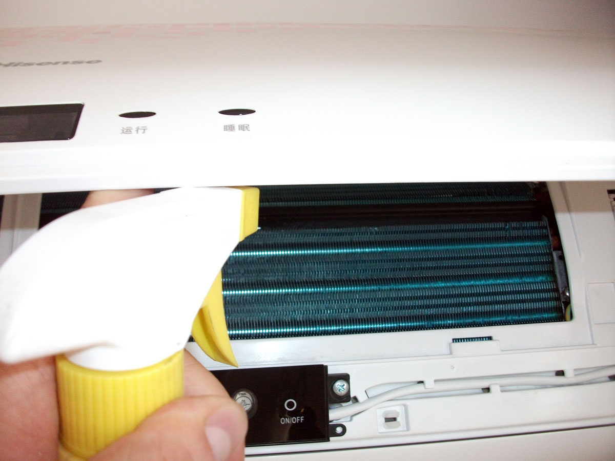 夏季空调清洗的正确方法,夏季空调师傅清洗的正确方法