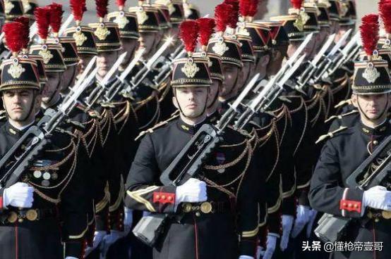 中国ak47礼宾枪,香港警察制式步枪