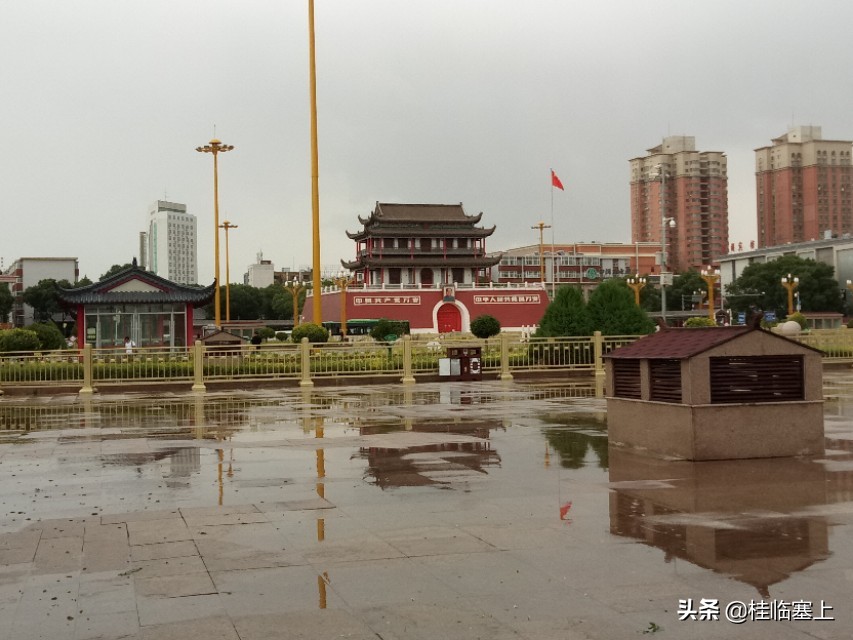 诗兄说：夏雨洗城无人赏-银川南门广场的寂寥，还记得它的喧嚣吗