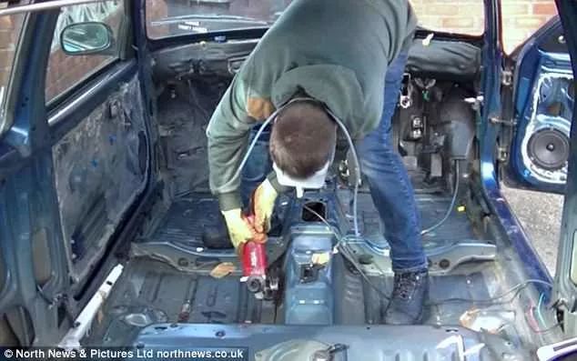 把汽车改装成鱼缸,这就是有钱人的生活吧