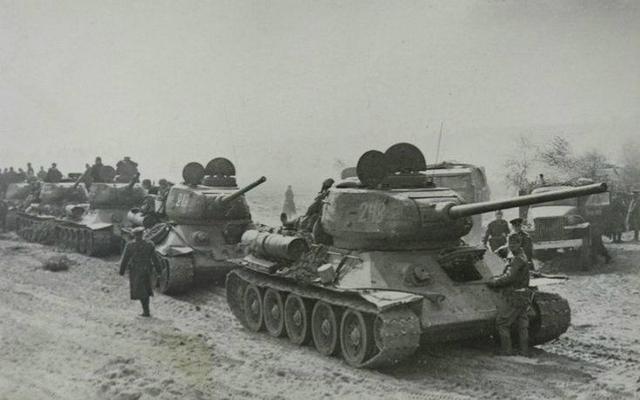二战黑豹坦克对比虎式坦克,黑豹是四型坦克吗