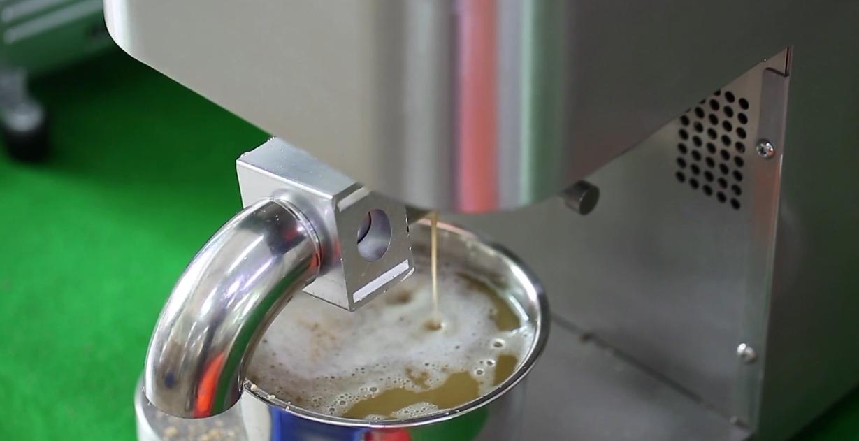 农村自榨花生油的危害,农村小作坊花生油有毒吗