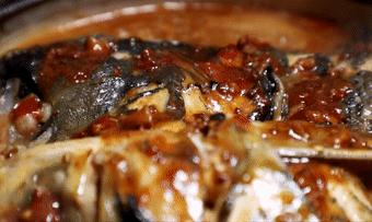 招牌秘制鱼头煲,这家土菜馆很有特色的朋友圈说说