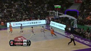 野球场篮球垫脚瞬间,野球场恶意垫脚集锦