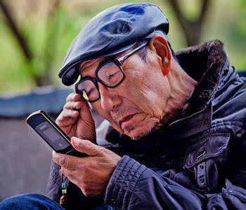 智能手机适老化,大图标字体仅是基础,苹果的绝招国内厂商学不来