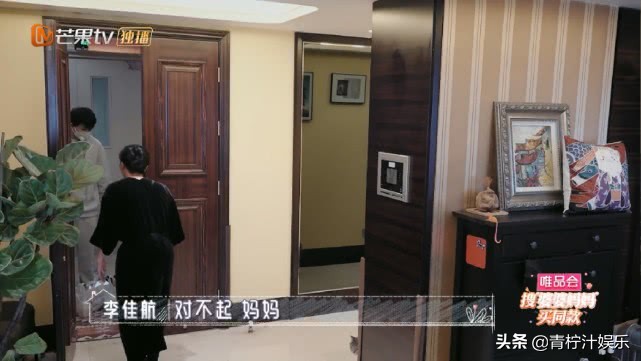 李佳航1岁儿子是个机智boy，徒手挤橙汁，李晟买一块碗89元不嫌贵