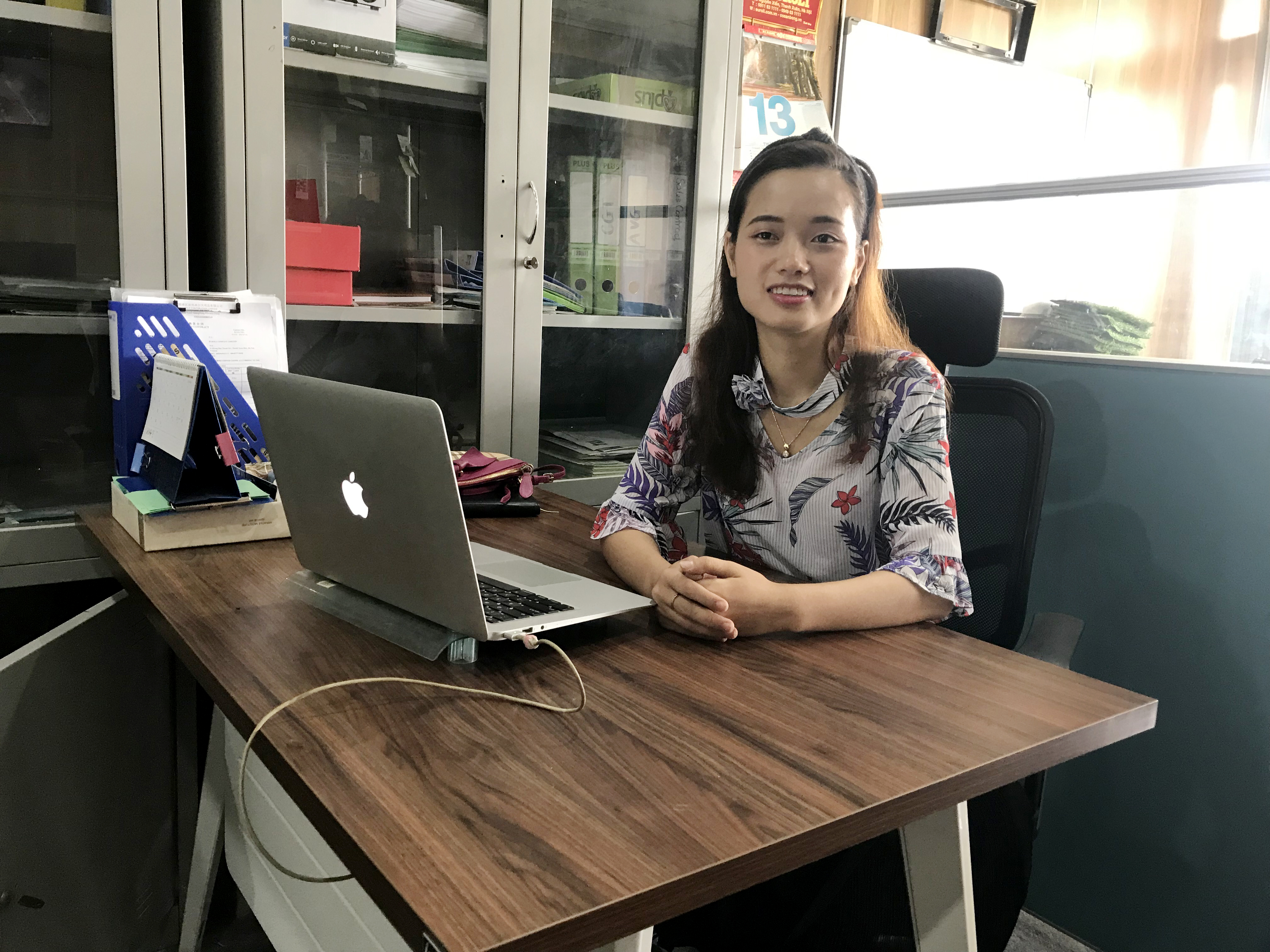 越南女工能挣多少钱？月入600万-1000万越南盾，幸福感强，工资涨100人民币都很开心，爱去KTV