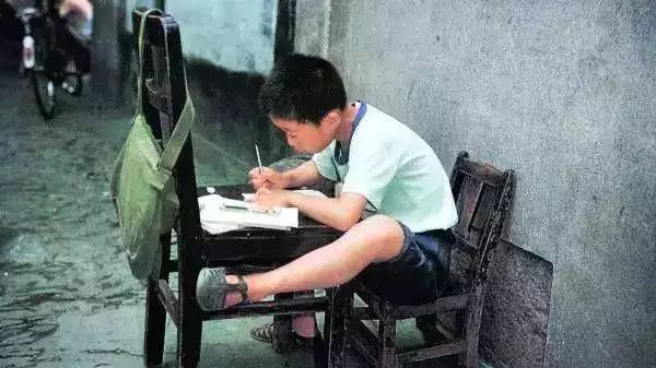 广西梧州1997年身份证,身份证是1999年的照片