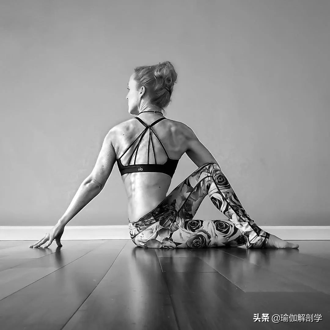 练腰背最好的动作,缓解腰背疼痛动作