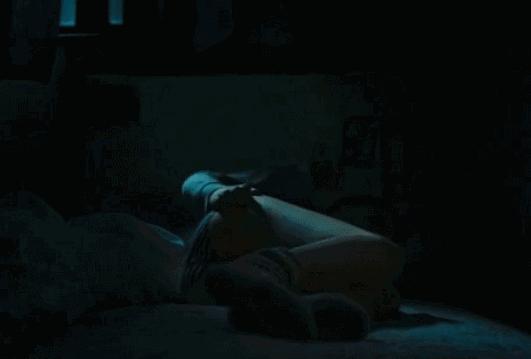 夏天了手脚干裂还有老茧,手脚干裂脱皮老茧用什么药膏