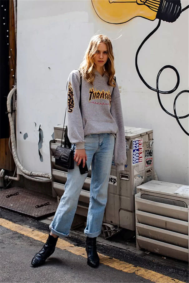 丝巾搭配西装裙子,小丝巾搭配西装外套的最新方法