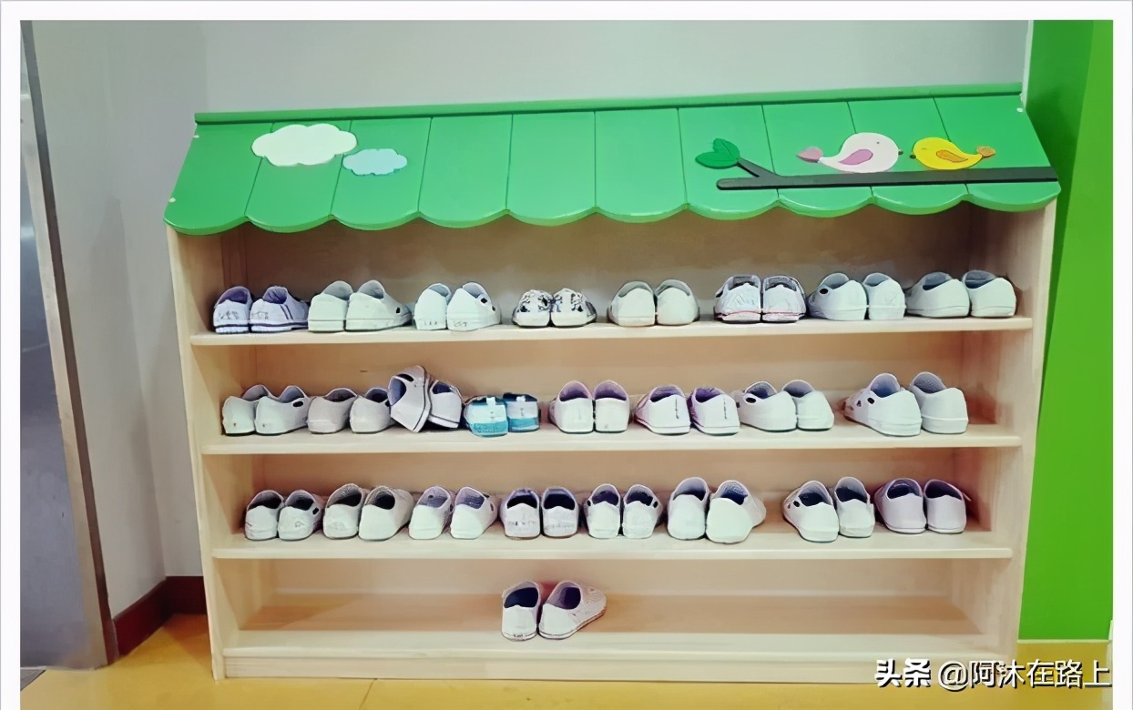 为什么韩国人都爱穿三条杠的拖鞋,韩国人为什么迷恋三道杠拖鞋