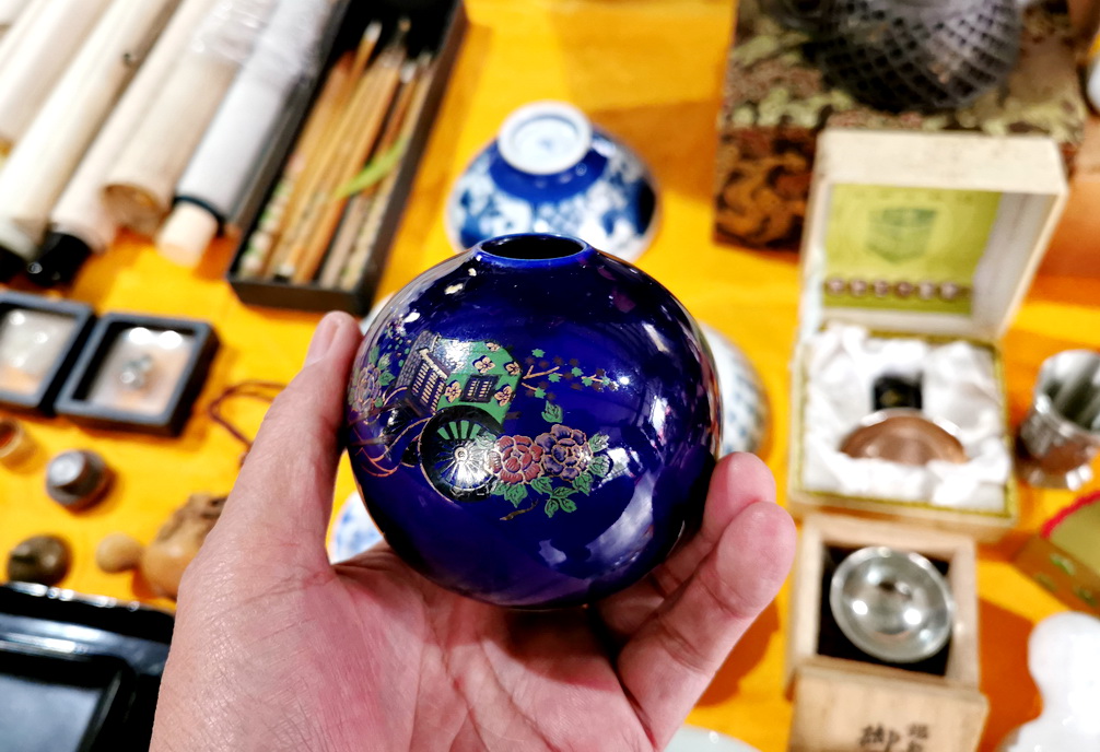 沈阳古玩地摊买日瓷杂货：东西好多，价格好诱人，这是怎么弄来的