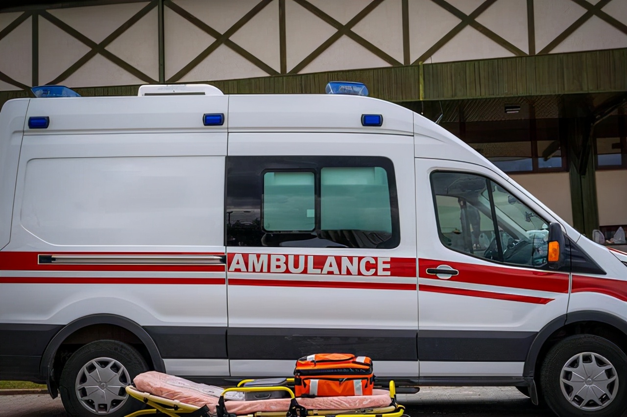 突发心脏病的自救方法,心脏病突发的如何自救