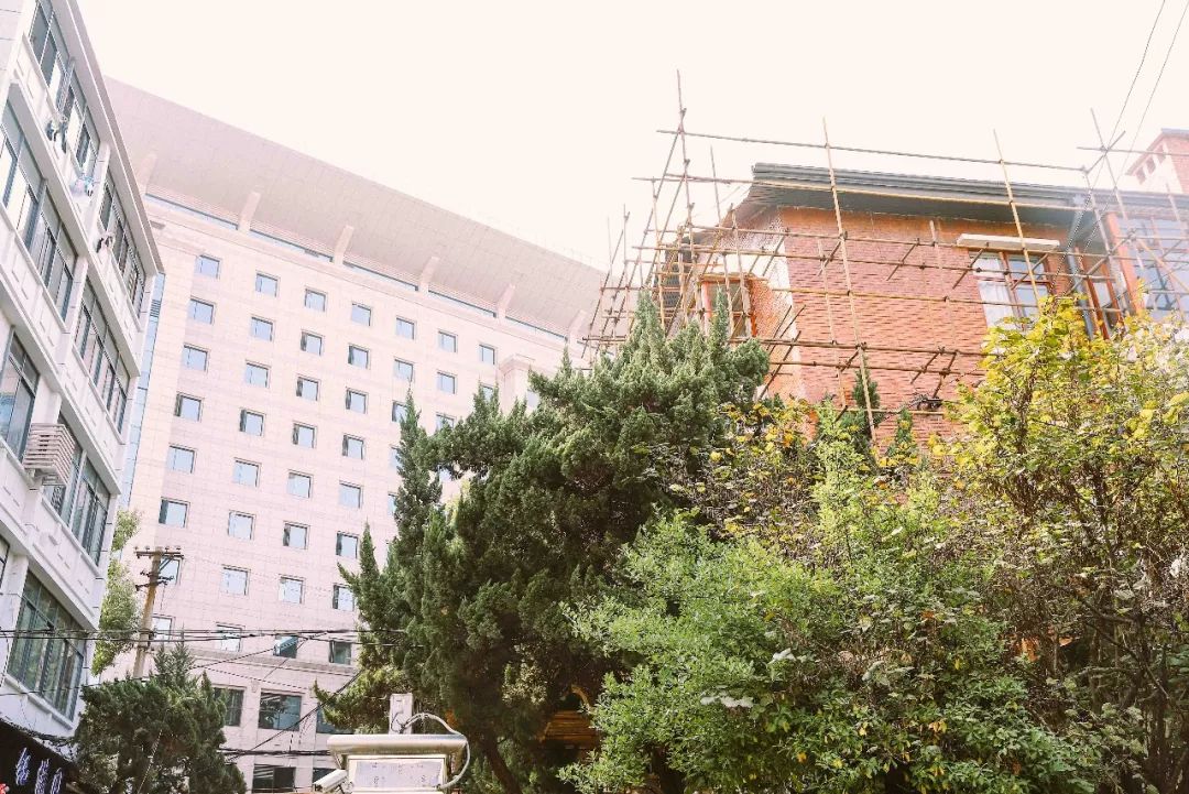 穿梭60年,武汉公交无轨电车1路