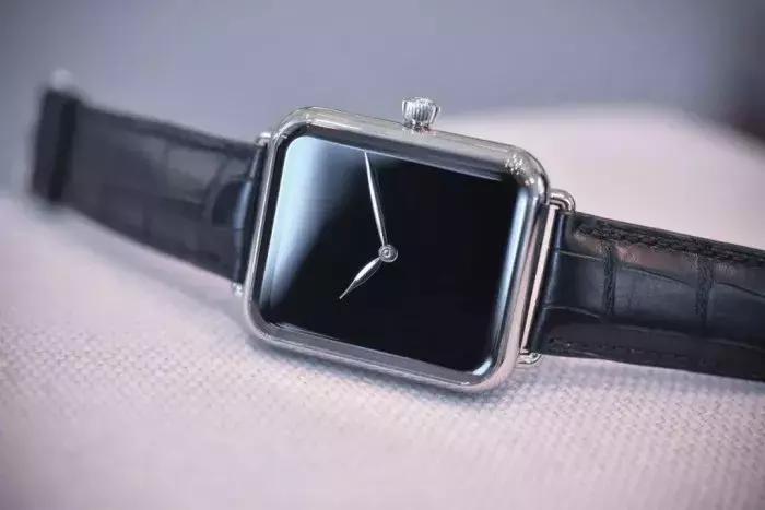 它比虚无的黑洞更黑，让全世界的瞳孔无法聚焦