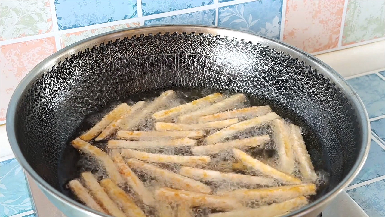 薯条的家庭版做法酥脆又好吃,薯条做法家庭版又脆又好吃