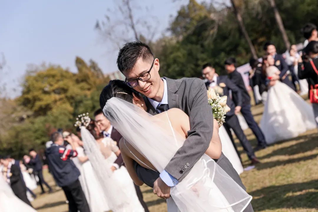 李兰娟致敬院士视频,致敬李兰娟院士的诗朗诵