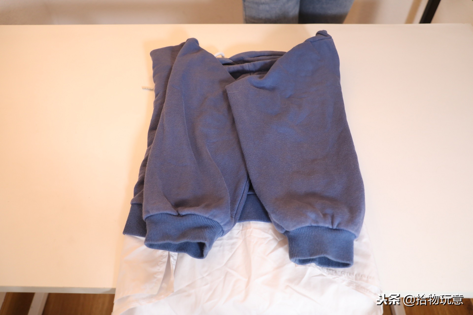 叠衣服整理妙招,叠衣服上衣收纳整理技巧