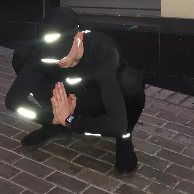 天气冷不想扎头发怎么办,热天洋气又凉快的帽子