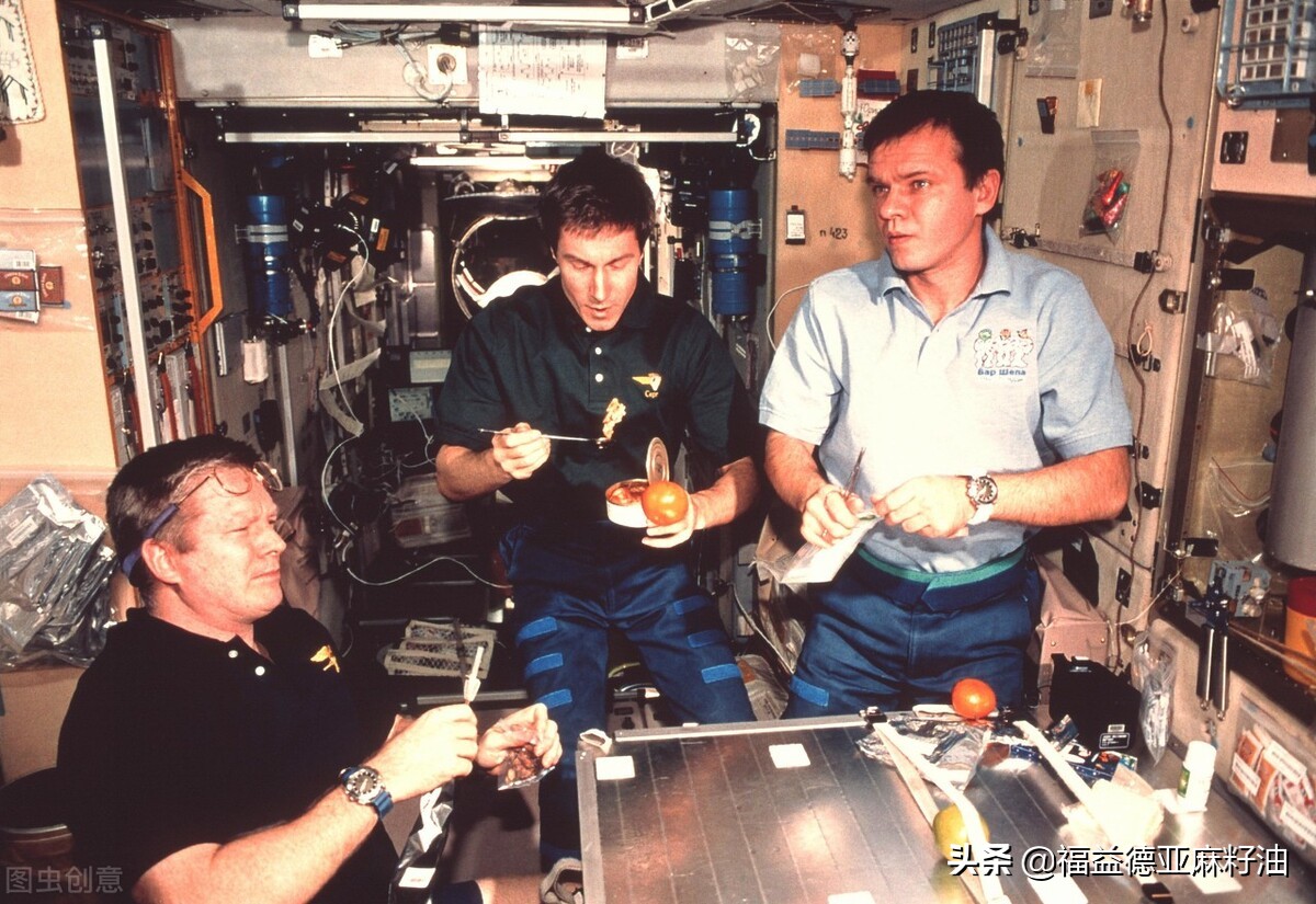 航天员的太空服讲解,揭秘空间站舱外航天服