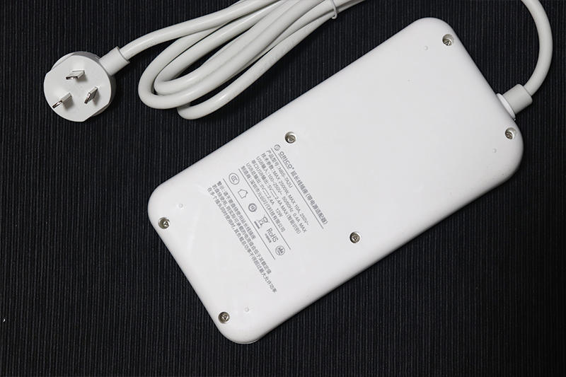 7孔插座只有两个接线孔,7孔插孔接线