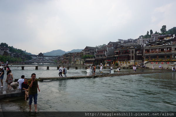 湖南美景凤凰古城,湖南凤凰古城的夜色迷人