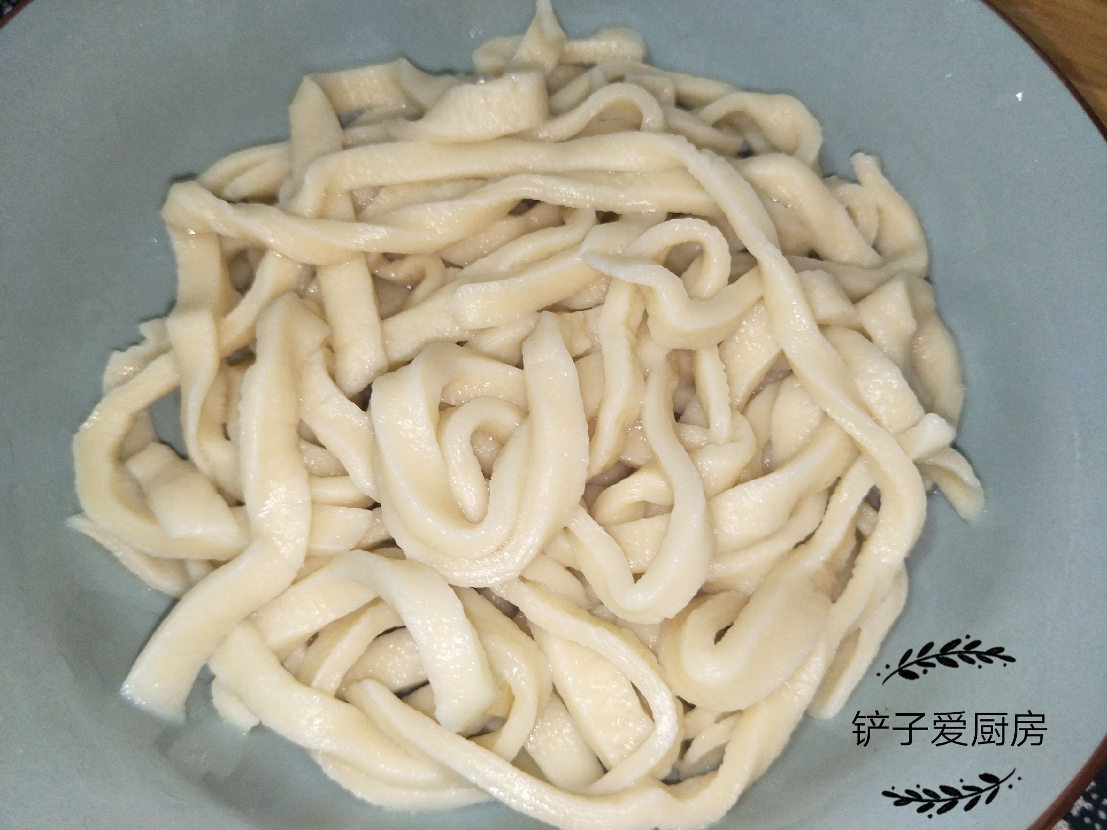 如何做手擀面筋道,擀面筋道的做法