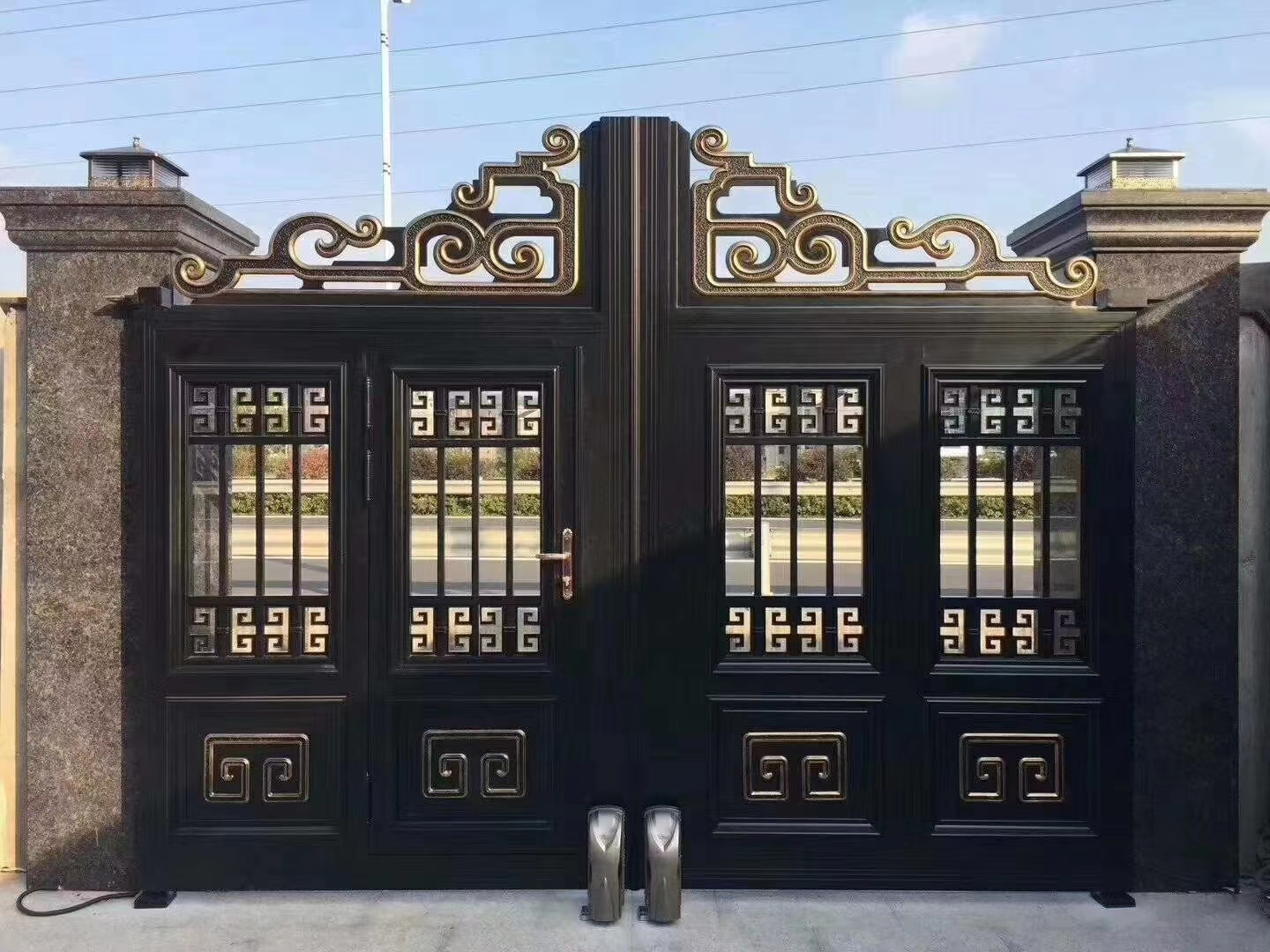 双开铝艺大门安装,双开铝艺大门