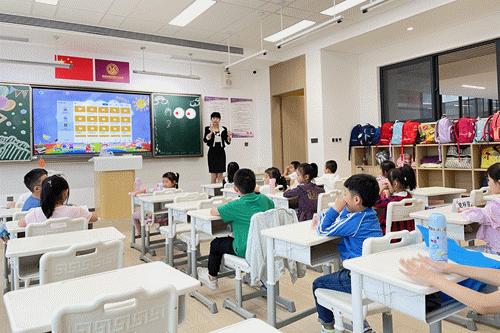 多彩课后服务助力学生快乐成长,多彩社团上线课后服务减负不减质