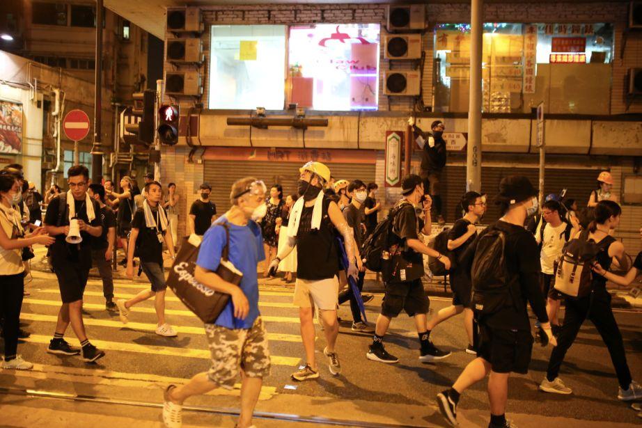 记者现场直击:香港暴徒围堵中联办绝非临时起意