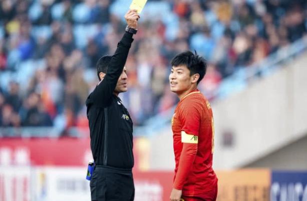 和中国队2年前出局一样？东南亚媒体指裁判黑东道主，西亚再获益