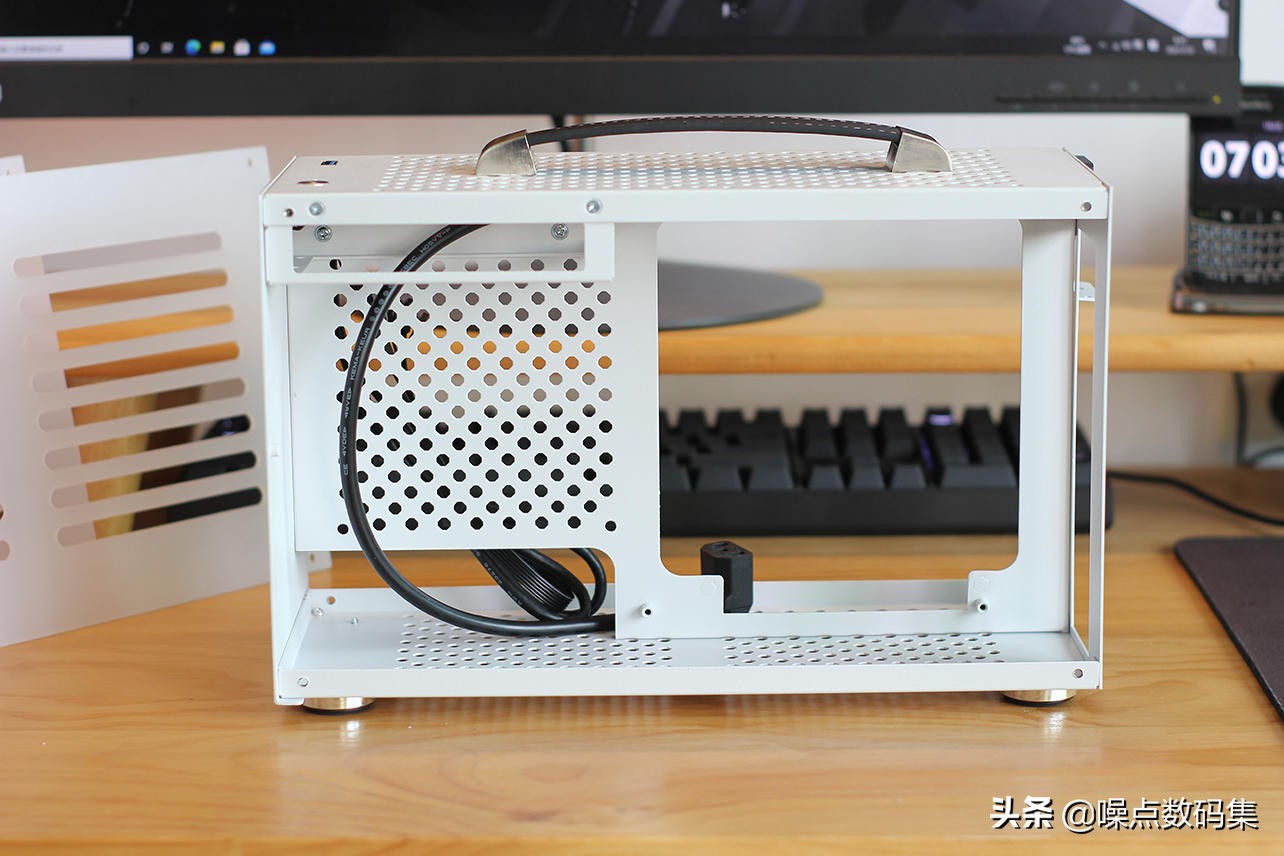 超频三蜂鸟100机箱,超频3蜂鸟i100装机