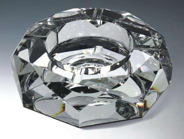 全网狂喷的足球场设计定稿!等等,怎么和那个土味莲花座不一样?