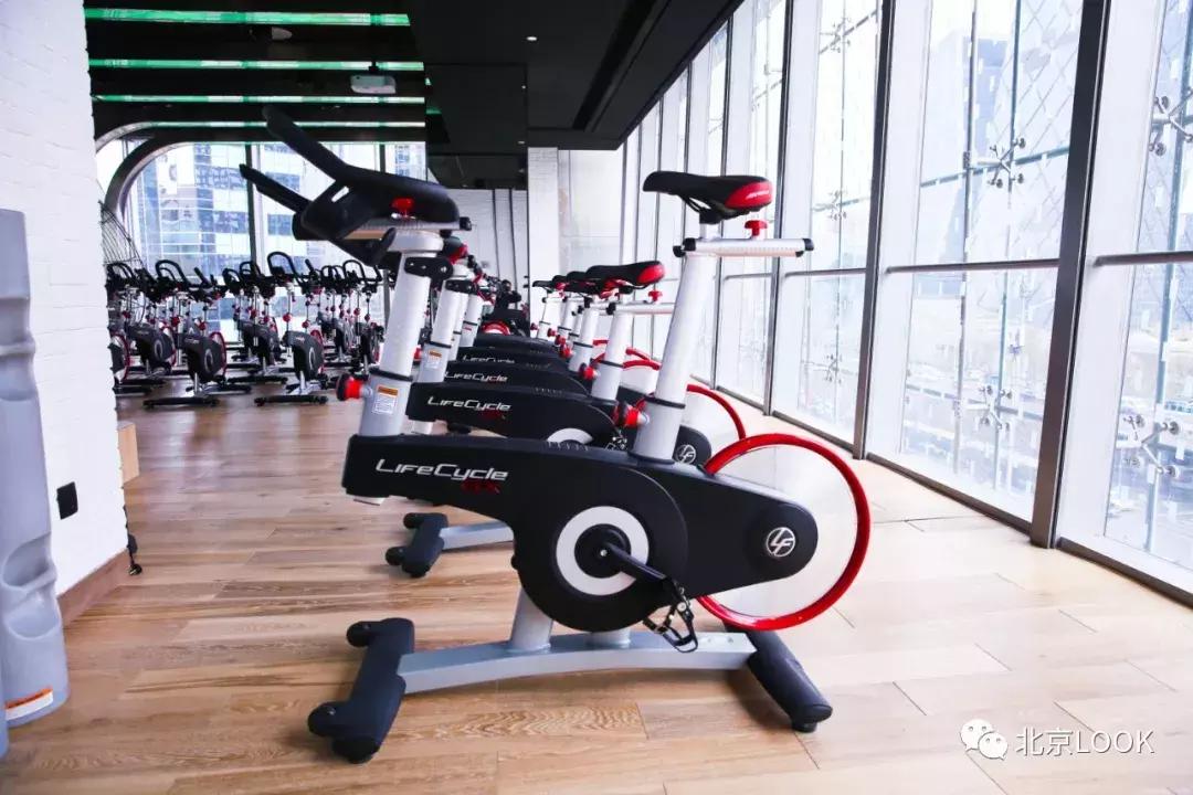 央视大楼对面网红餐厅,央视大楼隔壁酒店