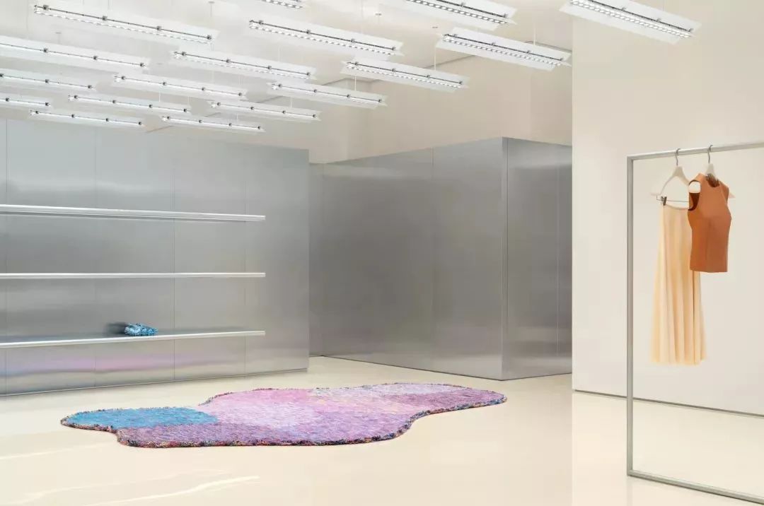 全球仅50多家店、年销售2亿欧元的Acne，门头竟然无LOGO？