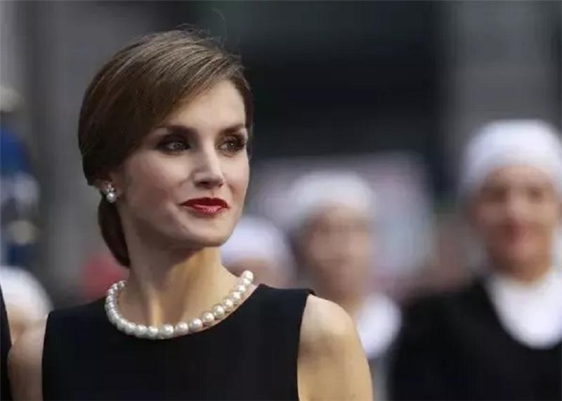 欲戴其冠必承其重韩剧,西班牙王室穿zara