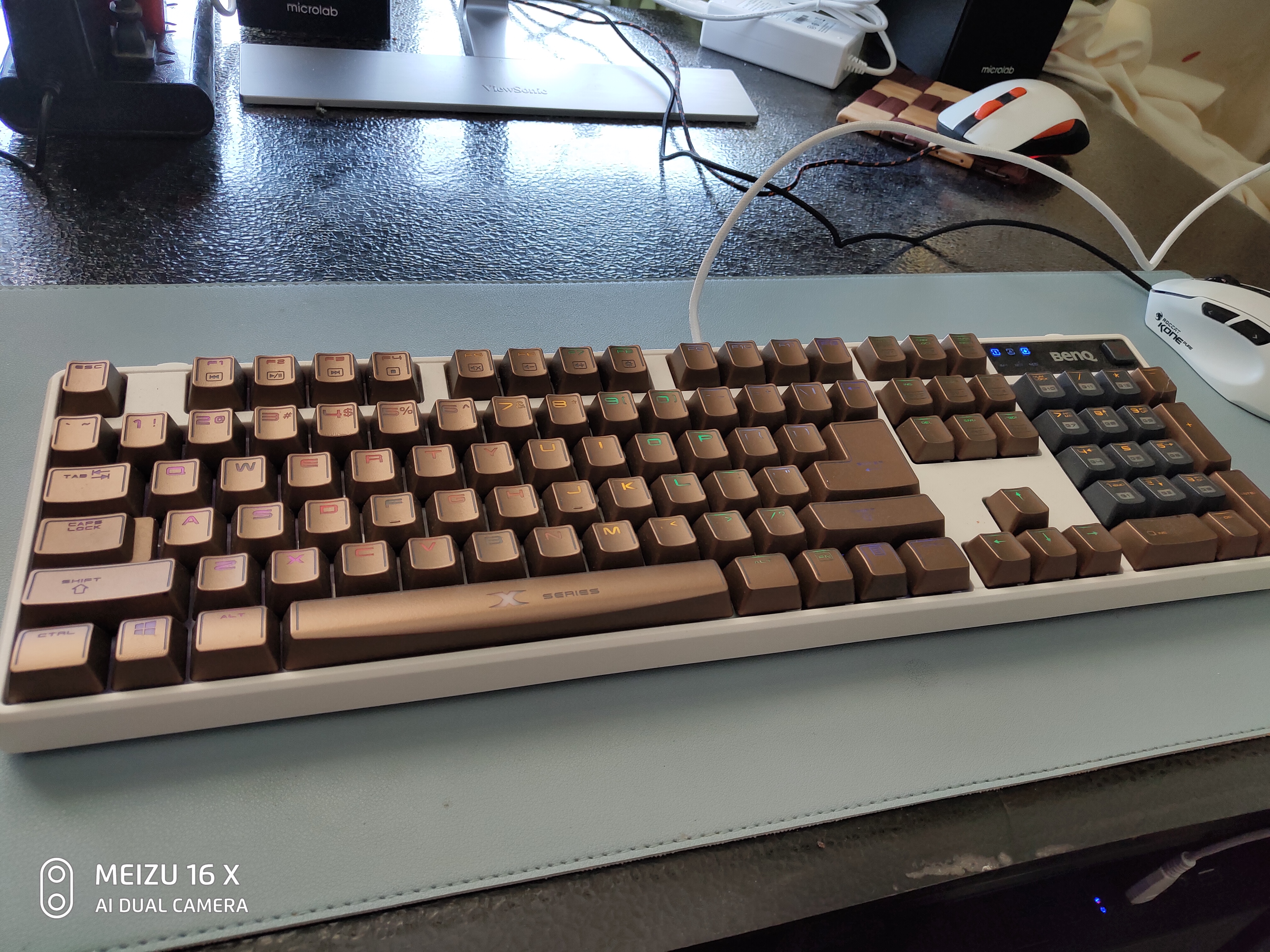 公认手感最好的机械键盘轴是什么,机械键盘樱桃轴与普通轴的区别