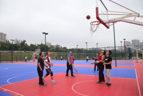 滨河绿苑河边,滨河公园哪里有体育设施