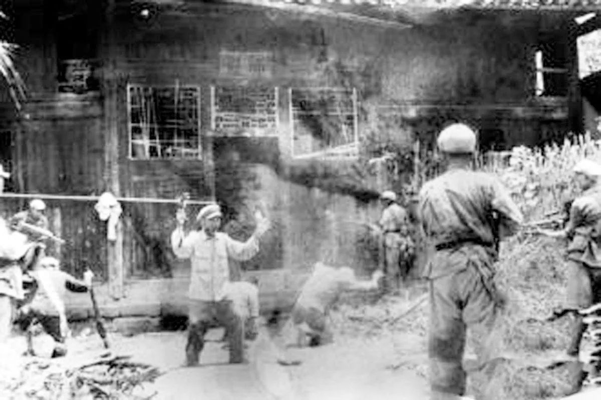 女儿收拾父亲遗物，发现一张“破烂奖状”，原来父亲是特等功臣