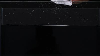 上厕所被水花溅到怎么处理,小便时被马桶水溅到了怎么处理