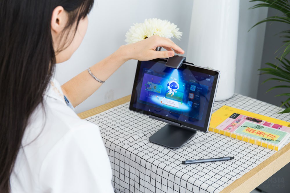 讯飞t10与x3pro蓝光测评,讯飞学习机x1防蓝光