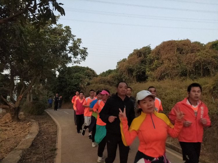 魅力深马，微马同行！六约微马助力深圳国际马拉松