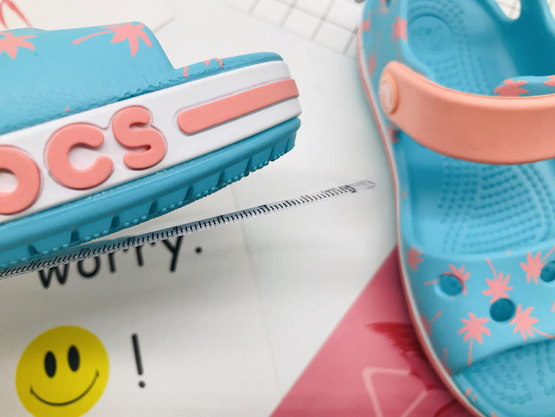 卡骆驰凉鞋表面怎么清洗,卡骆驰洞洞鞋穿大点好看吗