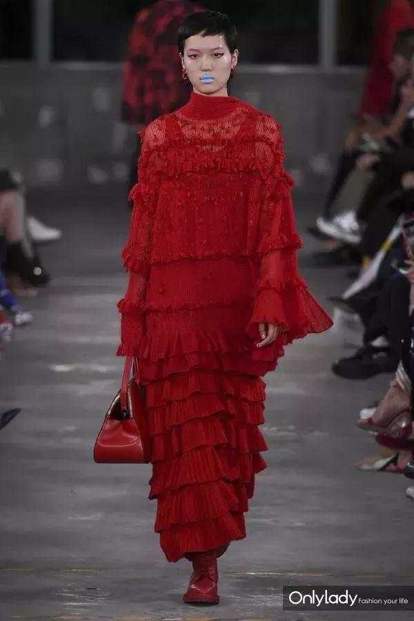 张艺兴valentino东京神图,张艺兴valentino秀场表演