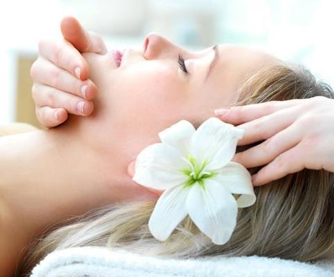 肤色暗沉斑点用哪一款美白精华,祛黄提亮选什么美白精华